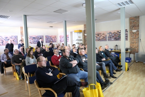 08.03.2018: Kalkhydrat erhöht Lebensdauer der Straßen