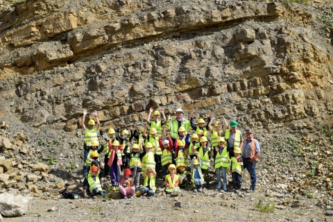 18.08.2023: Junge Hobbyforscher auf der Suche nach Fossilien